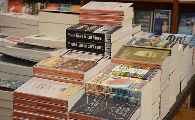 Авторы обеспокоены использованием 183 000 книг для обучения нейросетей